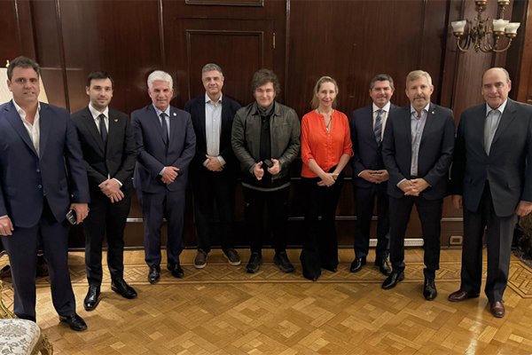 Milei recibió a los gobernadores afines del PRO, en busca de apoyo para el Presupuesto 2025