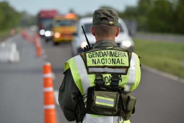 Vehículo sin patente transportaba medicamentos en Corrientes