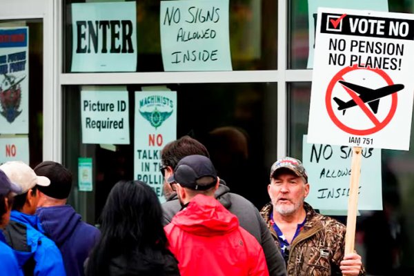 Trabajadores de Boeing rechazaron la última propuesta de contrato y continuarán con el paro