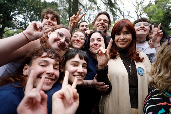 En campaña por la conducción del PJ, Cristina visitó una universidad que creó durante su mandato