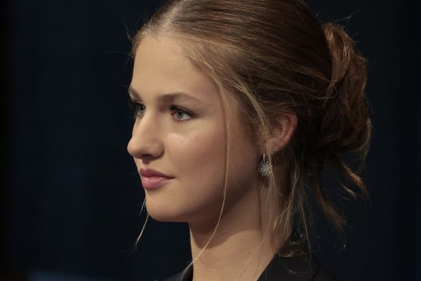 Leonor, elegantísima con un sobrio sastre pantalón en los Premios Princesa de Asturias 2024