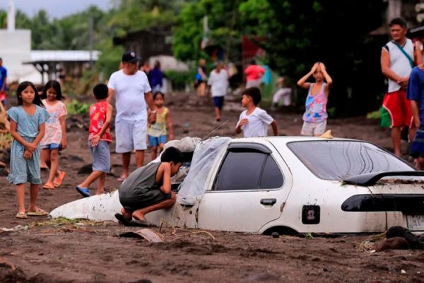 Al menos 81 muertos y 20 desaparecidos en Filipinas por la tormenta tropical Trami