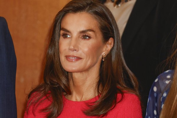 El sofisticado vestido con flecos de Letizia en la recepción de los premios Princesa de Asturias