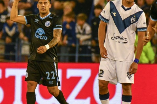 Vélez empató con Belgrano y no logró escaparse en la punta