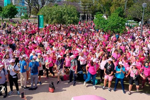 Cientos de mujeres participaron de la Caminata Rosa para concientizar sobre el cáncer de mama