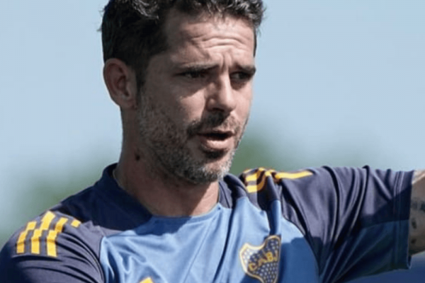 Gago pateó el tablero y confirmó una sorpresiva formación en Boca vs. Riestra