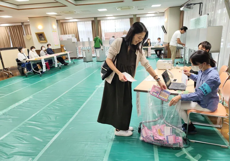 Japón vota en las elecciones más inciertas y fragmentadas de los últimos quince años