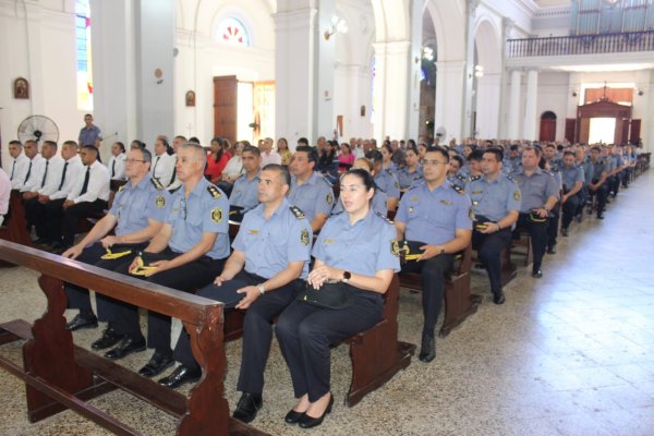 CATEDRAL DE GOYA:  Aspirantes de la Policía recibieron Bautismos y la Primera Comunión