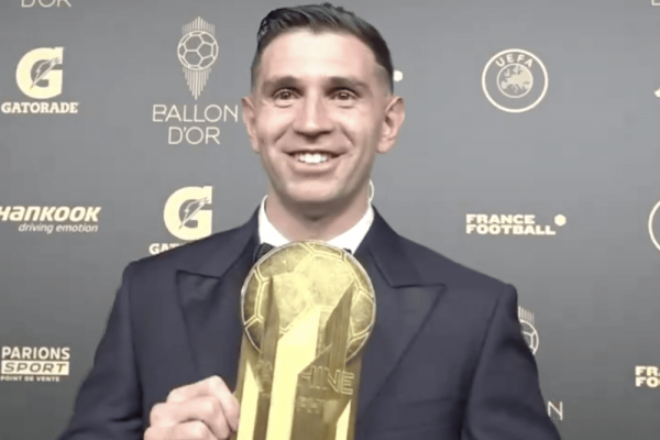 Dibu Martínez rompió el silencio tras ganar el Premio Yashin: 