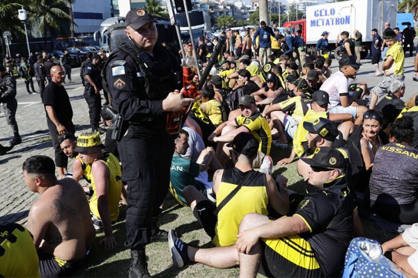 Peñarol y clubes argentinos evalúan presentar una queja por la violencia recibida en Brasil