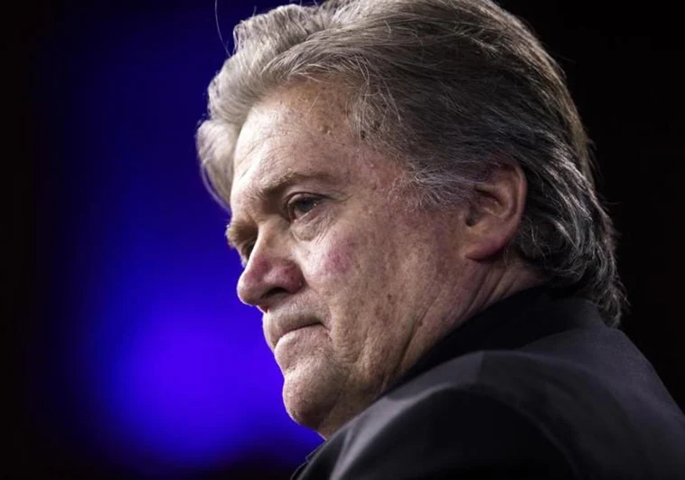 Steve Bannon, quien fuera asesor de Trump, sale de prisión tras cumplir una condena por desacato