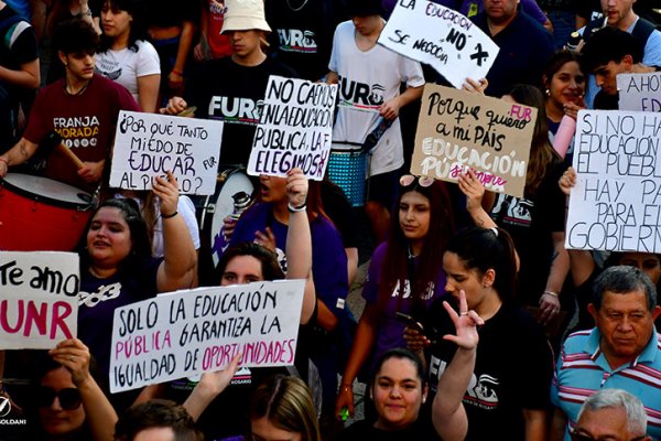 Paro, jornada de lucha y marcha de antorchas de universitarios en defensa de la educación pública