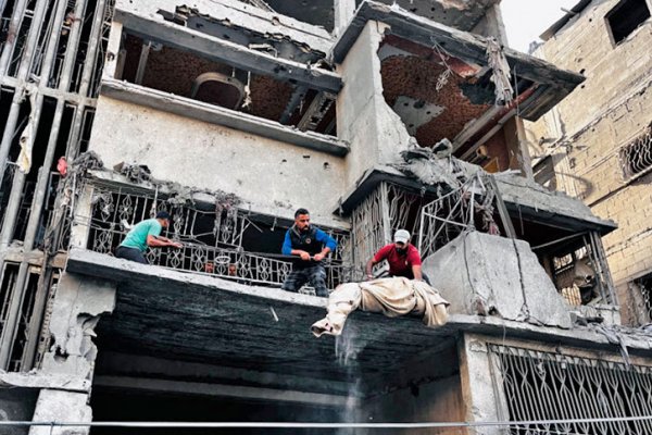 Un ataque israelí sobre un edificio residencial en Gaza deja al menos 65 civiles palestinos muertos