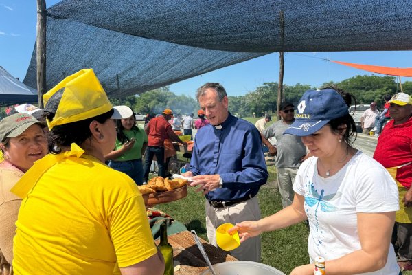 OBISPO DEL PUEBLO! Canecin acompañó las fiestas de las comunidades y de las familias rurales