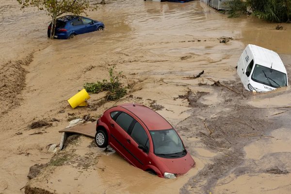 Devastadoras inundaciones dejan más de 70 muertos en España y decenas de desaparecidos