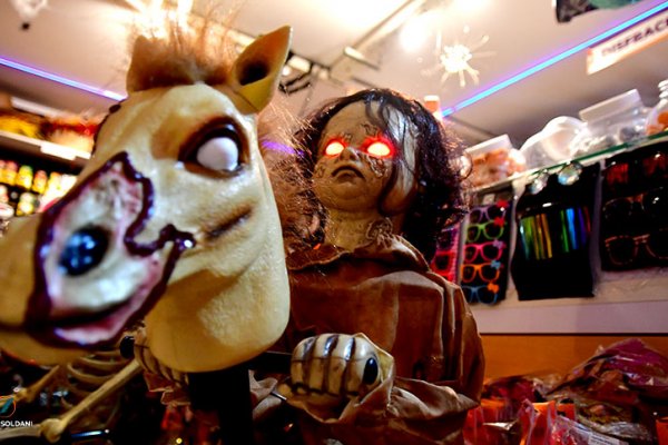 Rosario celebra Halloween, con largas filas en los cotillones: “Hoy por hoy es una de las fiestas más importantes”