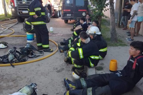 Pérdidas totales al incendiarse una radio en Goya