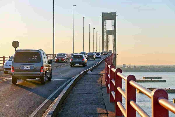 TRAGEDIA! Continúa el operativo de búsqueda de un joven tras tirarse del puente Chaco Corrientes