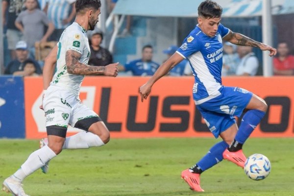 Atlético Tucumán le ganó a Sarmiento y no se baja de la pelea