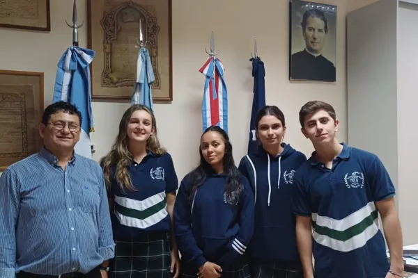 Estudiantes correntinos fueron premiados por crear un detector de drogas en bebidas