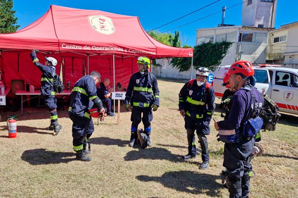 Brigadistas santafesinos se sumaron a las tareas de rescate en el hotel derrumbado en Villa Gesell