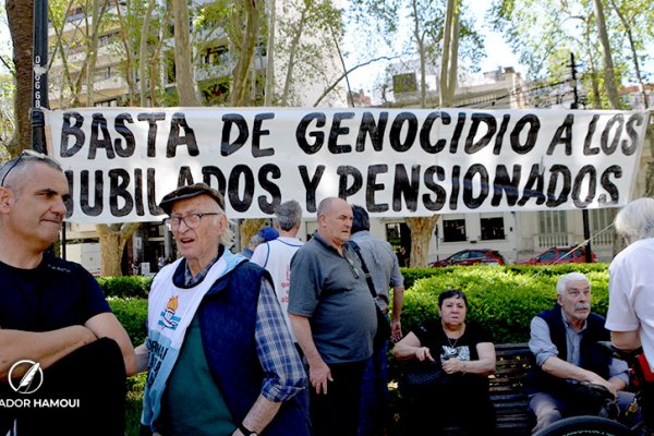 Los jubilados que perciben la mínima no tendrán subas en sus haberes en 2025 por el congelamiento del bono