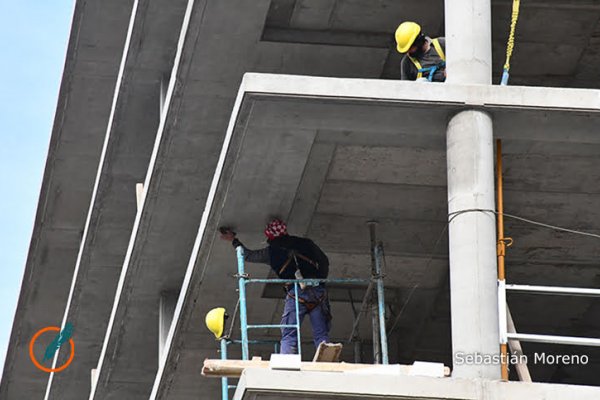 La construcción y la industria volvieron a derrumbarse y las cifras son preocupantes