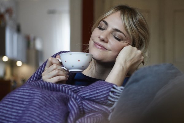 La sorprendente infusión que he descubierto para calmar la mente y dormir toda la noche de un tirón