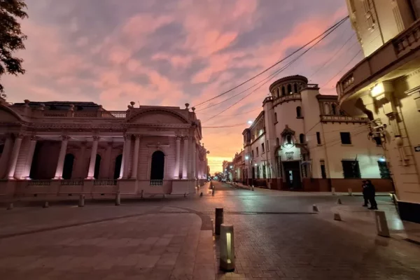 Viernes nublado y caluroso en Corrientes