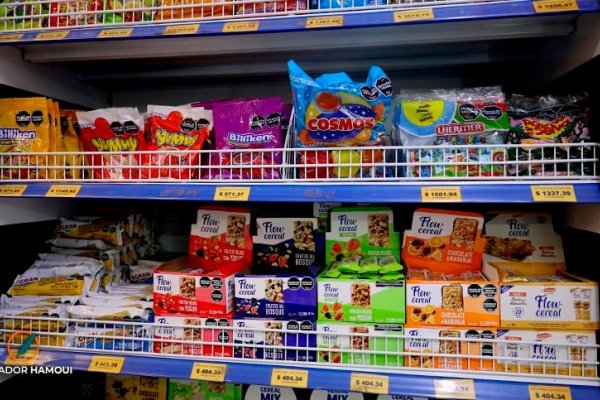 Proponen terminar con la oferta de comida chatarra en las líneas de caja de supermercados