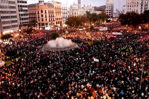 Cientos de miles de personas pidieron la dimisión del presidente de la Comunidad Valenciana