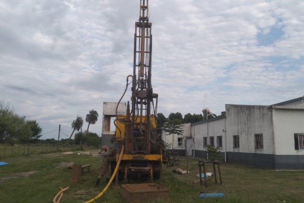 Tras las quejas y luego de meses el Gobierno provincial activó trabajos para restablecer suministro de agua en una escuela rural