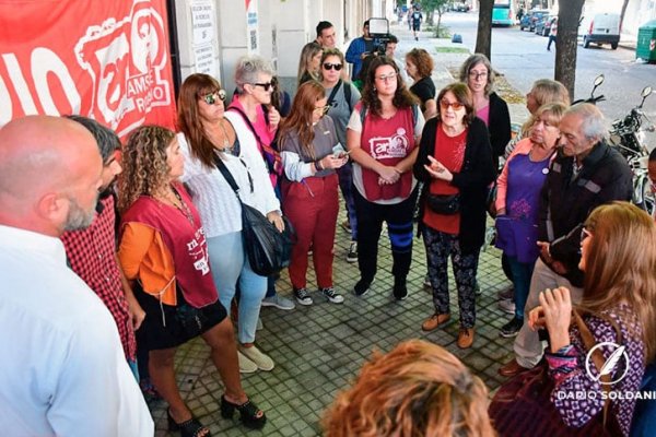 Amsafe Rosario realiza cartelazos y ruidazos en las escuelas y en los barrios de la ciudad