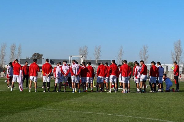 Barras de Instituto visitaron al plantel y se suspendió el entrenamiento