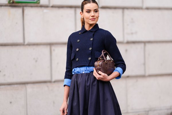 Es el momento de la falda midi: olvida lo que sabes y combínala este invierno como las estilistas