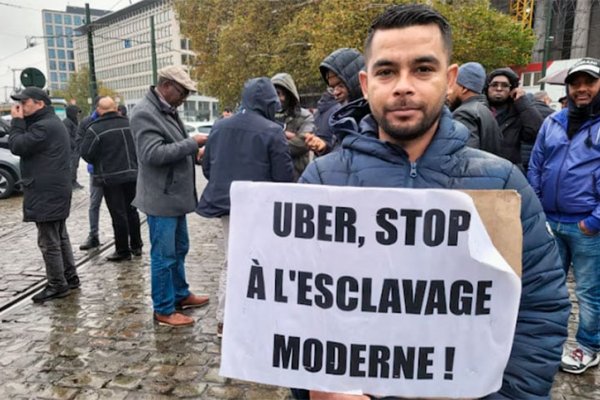 Conductores de Uber protestan en Bruselas contra el aumento de las comisiones y algunos están por quebrar