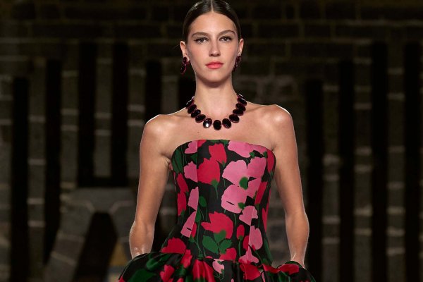 Así ha sido el increíble desfile de Carolina Herrera Resort 2025