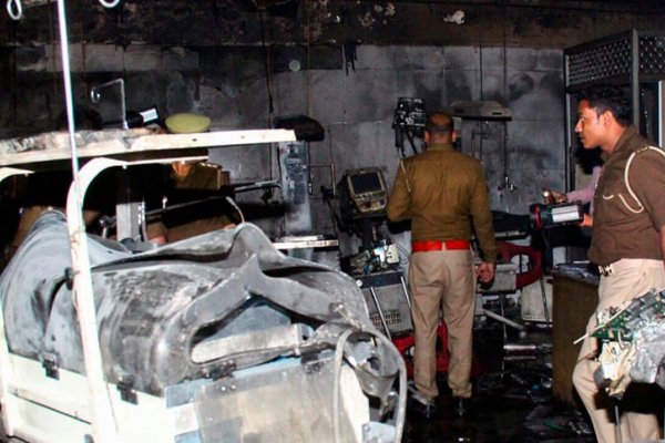 Tragedia en India: incendio en un hospital dejó 10 bebés muertos y al menos 16 heridos