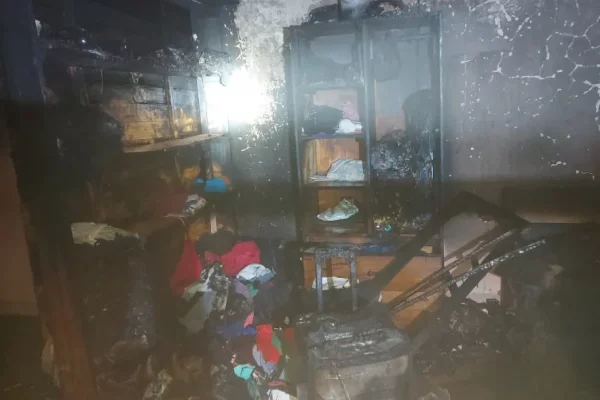 Incendio en dos viviendas dejó una mujer herida y dos perros muertos