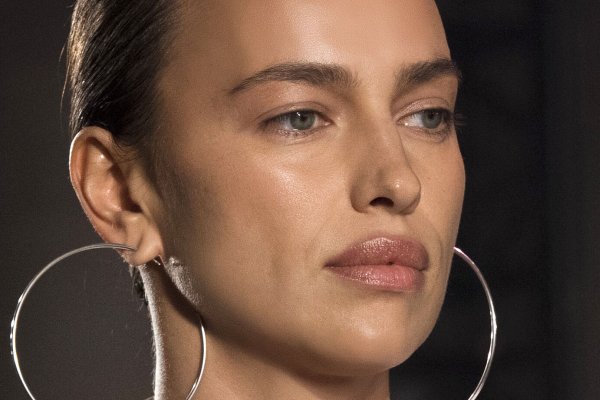 Las 8 mejores cremas faciales con péptidos para un efecto lifting natural