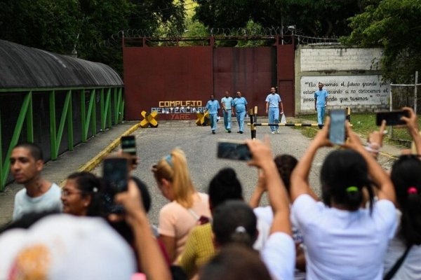 Menores y personas con patologías, entre los excarcelados por Maduro