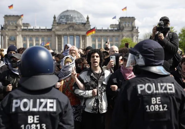 La jefa de la Policía de Berlín aconseja a judíos y homosexuales tener «más cuidado» en los barrios con mayorías árabes