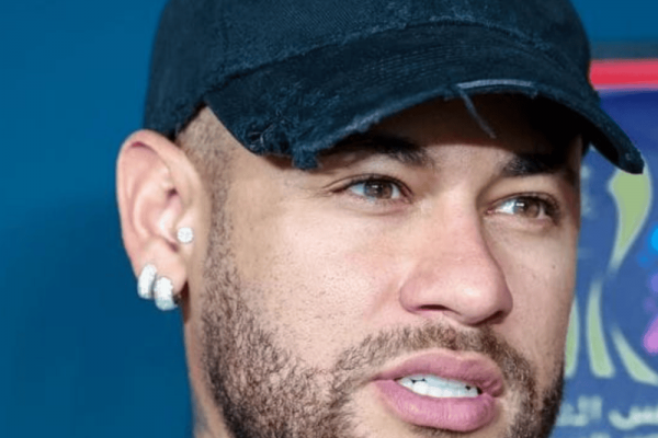 Mientras define su futuro, Neymar tomó una contundente decisión