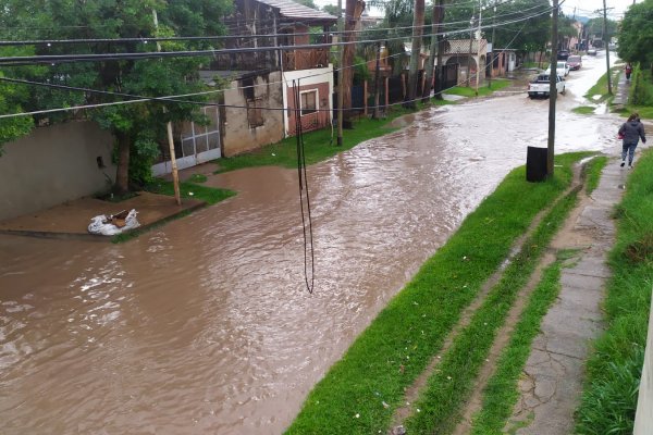 Bajo agua: con 10 milímetros de lluvia ayer colapsaron barrios correntinos