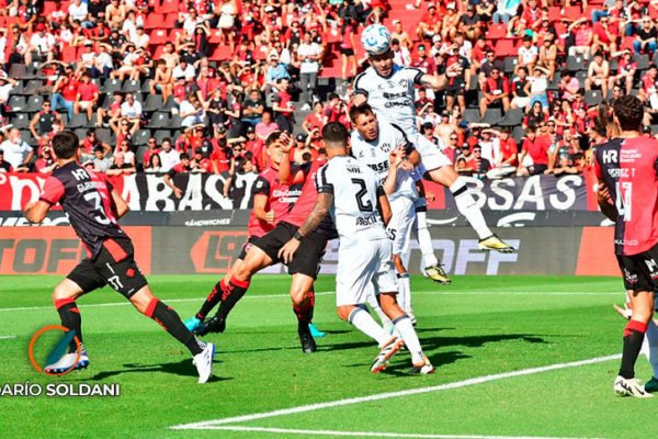 En un partido cambiante, Newell’s perdió 3 a 2 con Central Córdoba en el Coloso