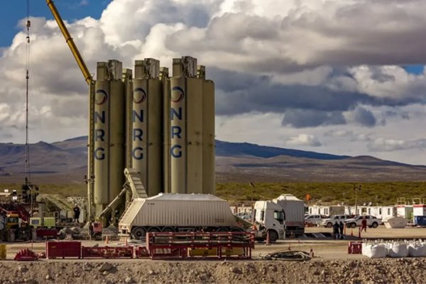 Denuncian despidos masivos de petroleros y camioneros en Vaca Muerta: también habría 2.000 obreros parados