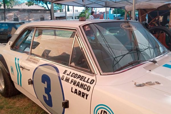 ¡Alas para un sueño sobre ruedas! Se entregaron en Casilda las primeras 6 chapas patentes para autos históricos