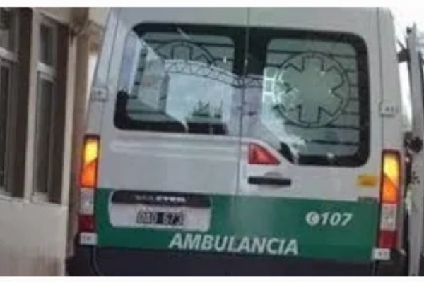 FATAL! Joven chocó un poste de luz con su moto y murió