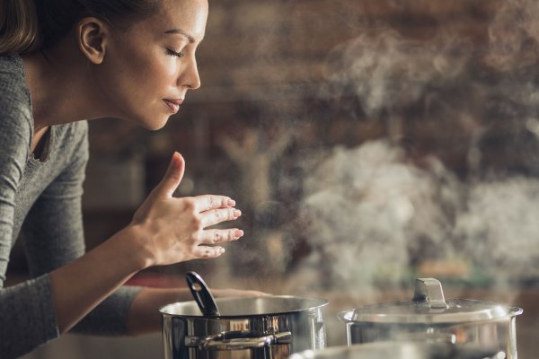 El domingo por la tarde es el momento para preparar el caldo de huesos que te hará dormir toda la semana