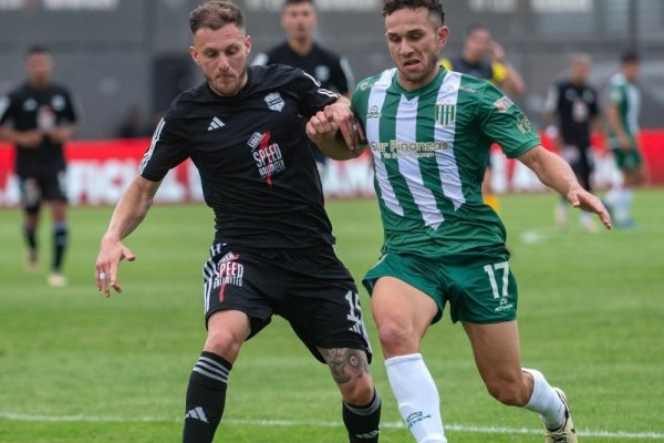 Deportivo Riestra y Banfield se repartieron los puntos en el Bajo Flores